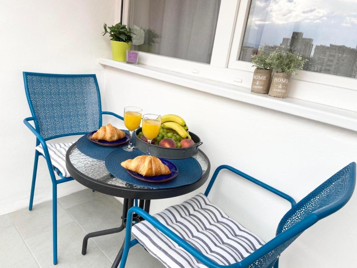 Sunny Apartment In Rijeka Exterior photo