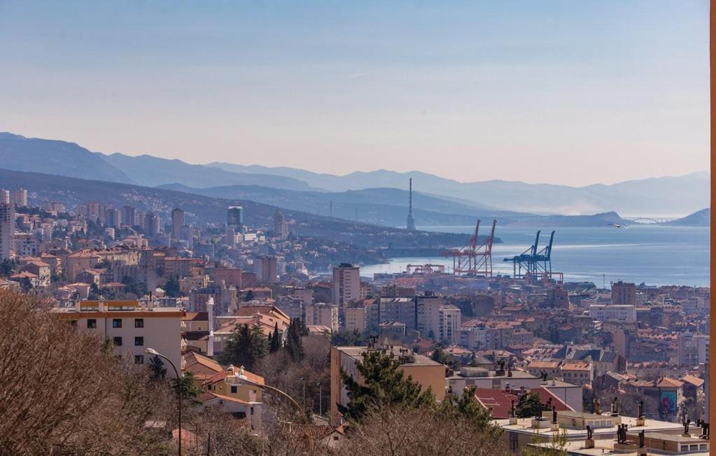 Sunny Apartment In Rijeka Exterior photo